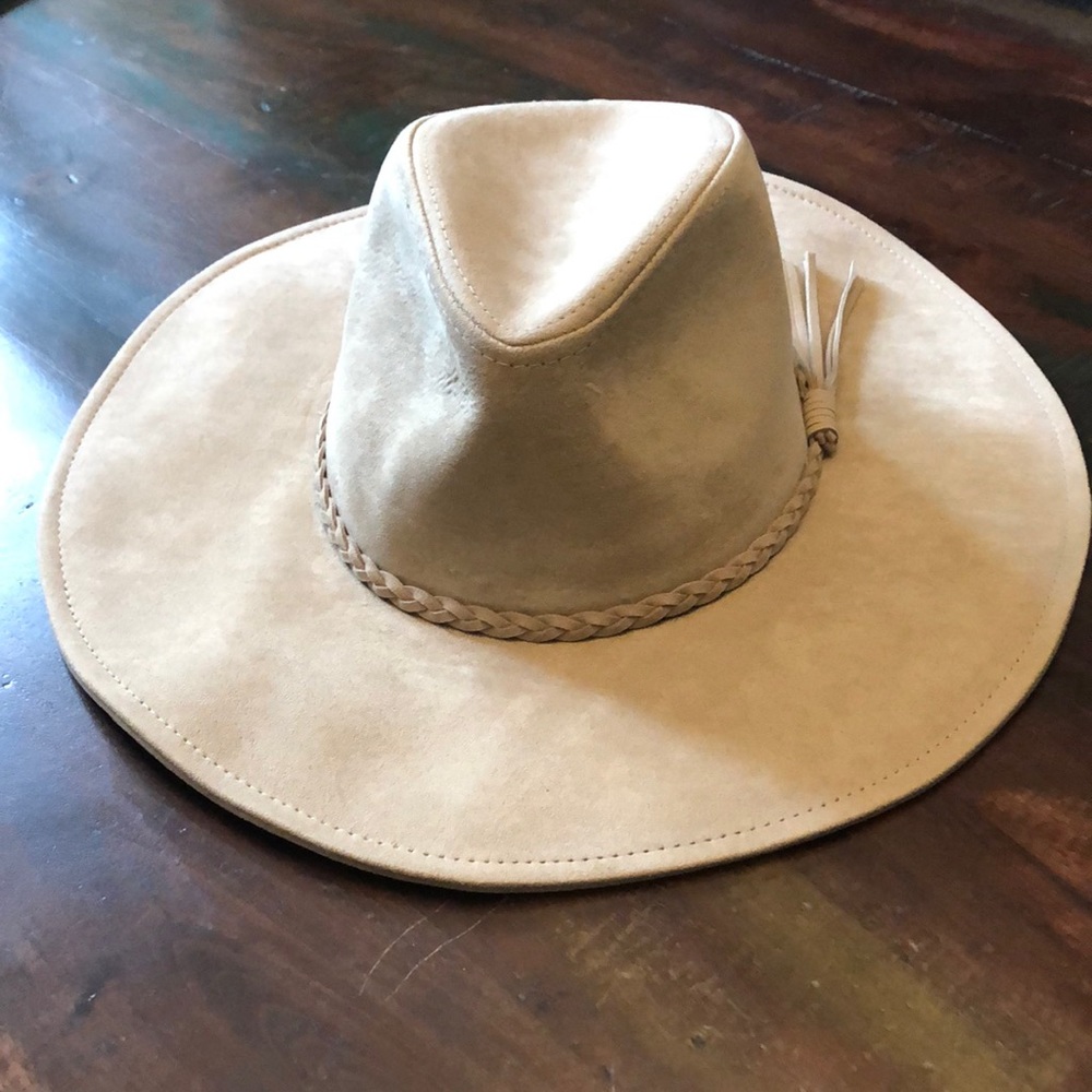 Faux suede hat color beige